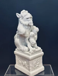 Vintage Chinese Porcelain Figurine Fu Dog Fu Lion - Picture 1 of 12