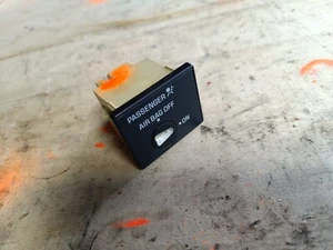 15180931 Interruptor airbag pasajero 2004 Hummer H2 6.0 - Imagen 1 de 4