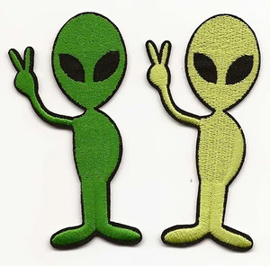 2x Alien Iron-on Patches Good Luck Charms - Bild 1 von 1