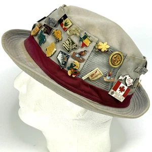 Fischerhut mit 45 Anstecknadeln Pinbacks Souvenir Reise WBCCI Emaille Vintage - Bild 1 von 18