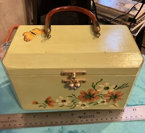 Vtg. 70’Octagon Purse-Spring Flowers & Butterflies Sage Green W Bakelite Handle - Picture 1 of 13