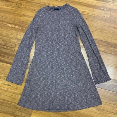 Vestido tejido American Eagle para mujer talla mediana manga campana volantes cuello jaspeado Foto 1 de 4