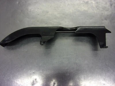 561 A TRIUMPH BONNEVILLE AMERICA 800 2002 OEM CUBIERTA PROTECTORA DE CADENA Foto 1 de 4