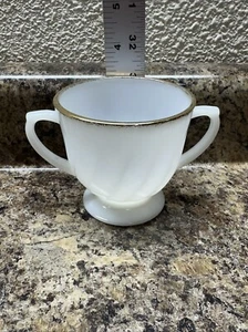 Vintage Fire King Doppelhenkel Zuckerdose Teetasse Goldrand weiß Milchglas - Bild 1 von 6
