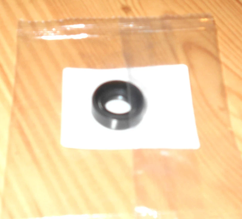 SUZUKI SP600,DR650,DRZ70,DRZ100,DRZ125,DR200,TU250, LS650, VL800 ENGINE OIL SEAL - Image 1 of 1