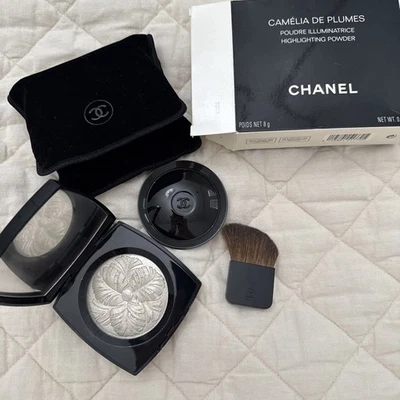 Pó iluminador Chanel Camelia De Plumes destaque 0,28 oz ESGOTADO LTD - Imagem 1 de 4