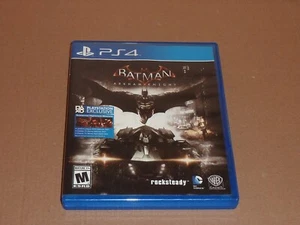 Batman: Arkham Knight (PlayStation 4, 2015) PS4 CIB USATO IN OTTIME CONDIZIONI - Foto 1 di 7