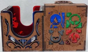 MTG Commander Deck Box GLINT-EYE BLU/VERDE/NERO/ROSSO standard Magic Gathering - Foto 1 di 6