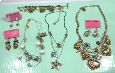 Betsey Vintage Leopardo Lote 3 Collares’s 3 Pares De Pendientes Y Una Pulsera Foto 1 de 4