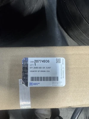 雪佛兰通用原始设备制造商 05-13 Corvette 挡风玻璃接头-Weatherstrip Seal 20774936 — 第 1/2 张图片