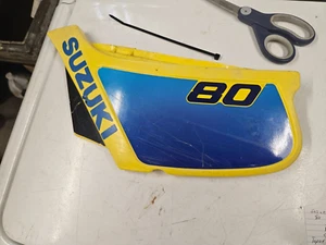 1990 SUZUKI DS80 DS 80 LEFT LH FRAME SIDE COVER oem - Foto 1 di 4