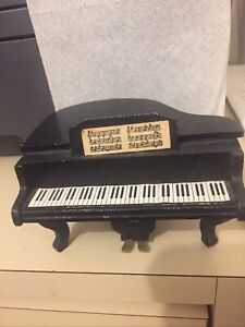 Lundby Grand Piano with Bench in Mahogany Color