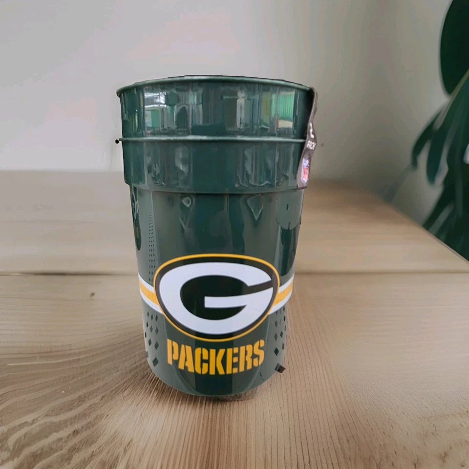 Green Bay Packer Cups 2 Per Pack (10 Packs 20 cups) - Image 1 of 2