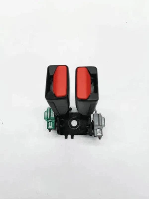 Volvo S90, V90 2018 Mitte Gurtschloss hinten 31369777 - Изображение 1 из 3