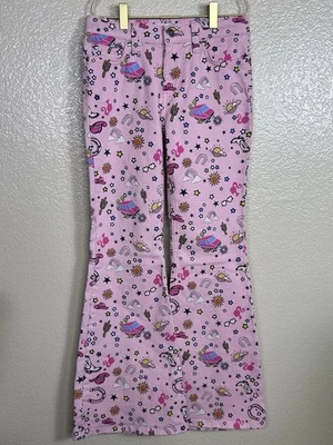 Pantalones de mezclilla para niñas Barbie X Wrangler rosa rodeo vaquera Western acampanados/campana parte inferior talla 12 Foto 1 de 4