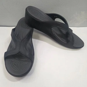 Sandalias Crocs Sanrah Cuña Deslizables Cómodas Negras Para Mujer Talla 8 Zapatos Vestido Informal - Imagen 1 de 12