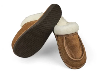 Chinelos femininos de couro camurça marrom, palmilha de lã branca e borracha - Imagem 1 de 4