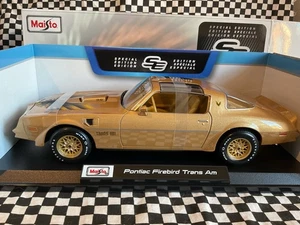 Coche modelo fundido a presión Pontiac Firebird Trans Am (oro) MAISTO 1:18 - Imagen 1 de 2