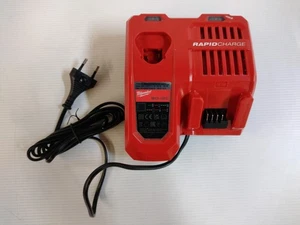 Cargador rápido de batería Milwaukee Original M12-18FC 12V-18V 4932451079 - Imagen 1 de 2