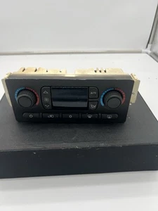 03-06 Chevy GMC Sierra Silverado Yukon Climate Control Unit Temp OEM 15107730 - Picture 1 of 3