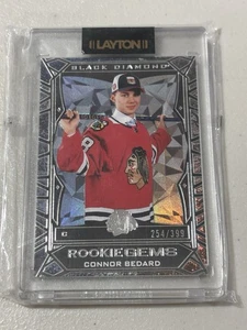 2023-24 Upper Deck Black Diamond - Rookie Gems #RG-CB Connor Bedard /399 (RC) - Foto 1 di 2