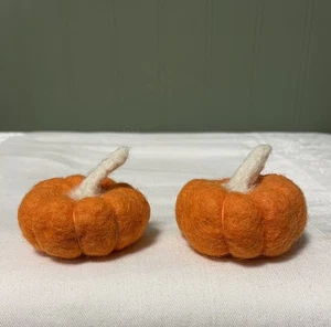 2 Rustic Pumpkins Farmhouse Thanksgiving Needle felted wool Handmade US - Picture 1 of 3