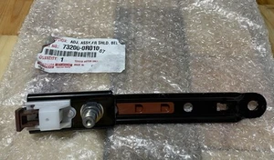 TOYOTA SIENNA REAR 2ND ROW RIGHT SEAT BELT SEATBELT HEIGHT ADJUSTER OEM 21-23 ?? - Picture 1 of 9