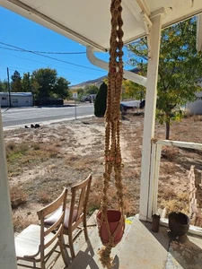 Planta de macramé trenzada de colección con cuentas de madera años 70 marrón 77" - Imagen 1 de 5