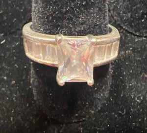 Vintage Ring MARKED 925 STERLING SILVER Size 8.5 CZ Women's Band A5 - Picture 1 of 6