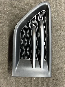 Range Rover Sport HSE L320 3.0 V6 Front Wing Vent Grille LH22081000 - Picture 1 of 10