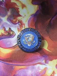 Pin de campaña presidencial Clinton Kaine 2016 usado raro difícil de encontrar - Imagen 1 de 2