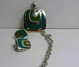 Vintage Silvertone Two Tones Green Necklace Matching Clip Earrings Square Design - Picture 1 of 3