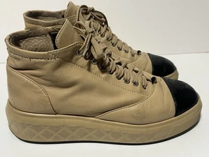 Chanel CC Beige Schwarz Plateau Captoe Sneaker Gr. 38,5 - Bild 1 von 11