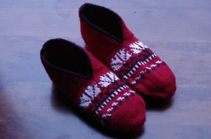 *** Red with White Flowers *** Ladies' hand knitted slipper socks - Picture 1 of 4