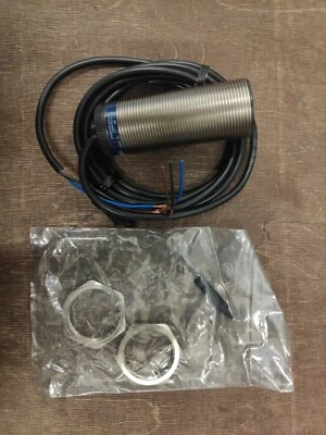 New XSA-V11373 XSAV11373 Telemecanique Proximity Switch Sensor - Image 1 of 4