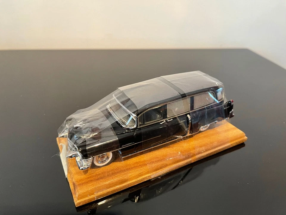 Master 43 1956 Cadillac Meteor Hearse Series 62 1/43 Corbillard Leichenwagen - Image 1 of 4