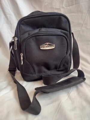 Bolso de mano de viaje Ricardo Beverly Hills pequeño negro bandolera de nailon Foto 1 de 4