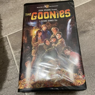 THE GOONIES 1985 Movie VHS 2001 Warner Bros Steven Spielberg Black Clamshell Foto 1 de 4