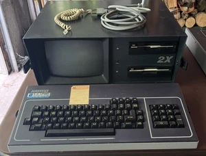 VINTAGE KAYPRO 2X TRAGBARER COMPUTER MIT DISKETTENLAUFWERK PN 81-025 - Bild 1 von 12
