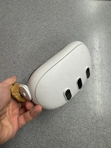 FAULTY Meta Quest 3 All-In-One Mixed Virtual Reality Headset Controller - Picture 1 of 5