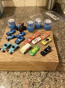 Lotto di 15 mini auto Hot Wheels Finders Keepers con 4 cialde - Foto 1 di 7