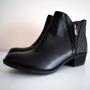 Womens LUCKY BRAND Brenon Ankle Boot 6.5M Black Leather 2-Side Zip Booties Shoes - Bild 1 von 12