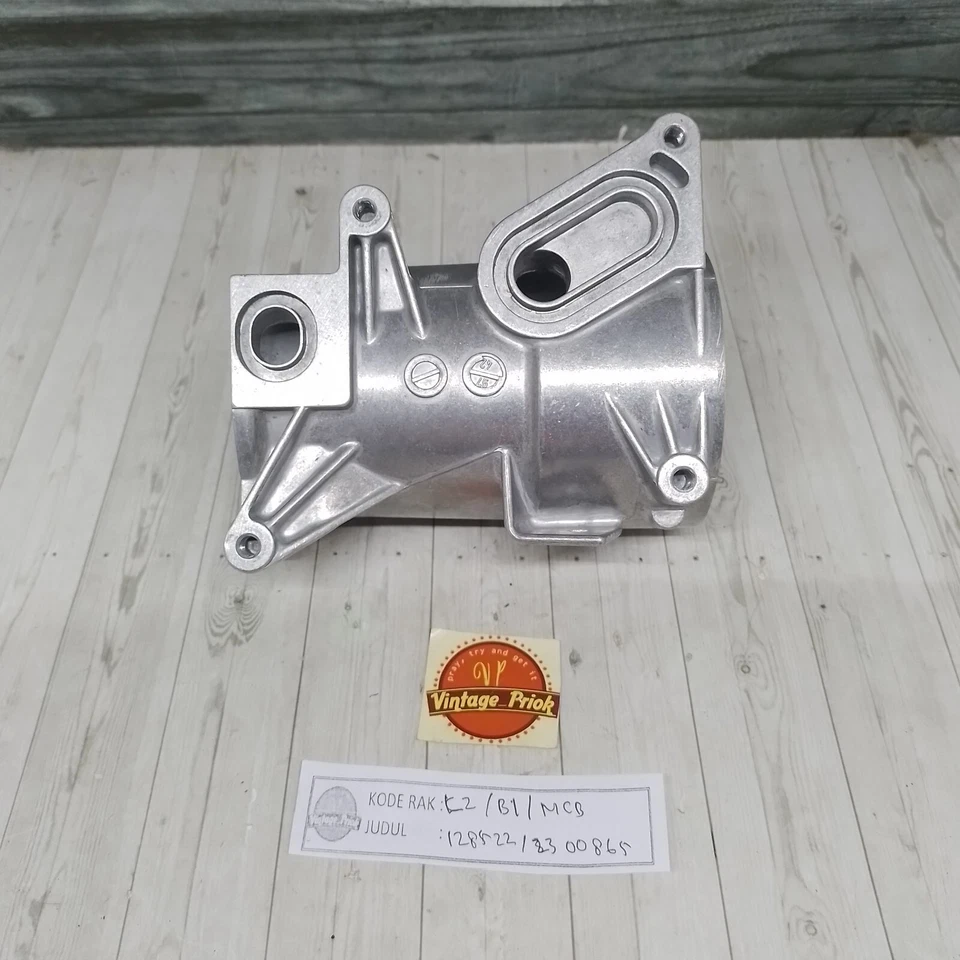 Mercedes Benz A112 184 0102 Oil Filter Housing 128522 / 2300865 NOS - Image 1 of 4