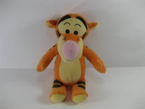 Juguete de peluche de 9" TIGGER DISNEY Young Winnie the Pooh de peluche Usado en excelente condición - Imagen 1 de 5
