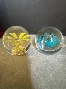 Set of 2 Studio Art Glass Flower Paperweights ~ 2”Unmarked - Picture 1 of 10