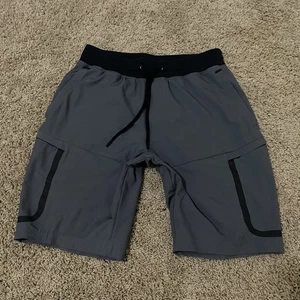Mens Large Under Armour SportStyle Elite Cargo Shorts Gray Fitted Woven Stretch - Picture 1 of 5
