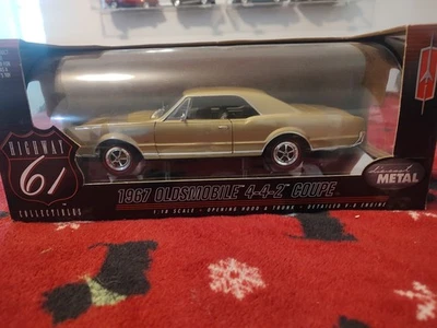 HIGHWAY 61 1967 OLDSMOBILE 4-4-2 КУПЕ 1:18 МАСШТАБ ЛИТОЙ OLDS 442 АВТОМОБИЛЯ 50107 T79 - Изображение 1 из 4