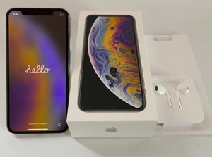 Apple iPhone XS Silver Unlocked  Smartphone 64G great condition - Afbeelding 1 van 7