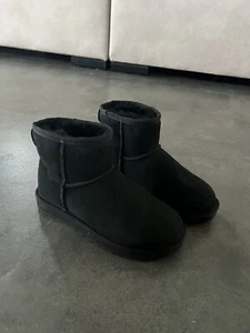 UGG Australia Classic Short II Damen Stiefel - EUR 36 - schwarz - Bild 1 von 3