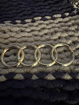 Insignia con logotipo de maletero trasero emblema Audi cromada usada OEM Foto 1 de 4